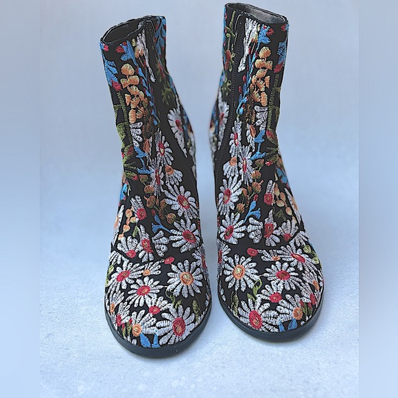 Coconuts By Matisse.Jess,Embroidered Fabric Boots With Round Toe, woman’s Size 7 - Picture 5 of 12